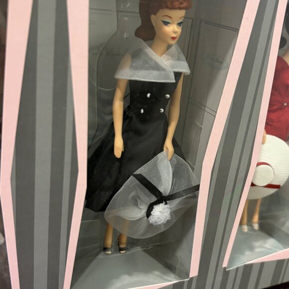 Barbie 45th Anniversary Keepsake Doll Set Featuring Iconic 1950s Fashion Looks - Picture 5 of 5